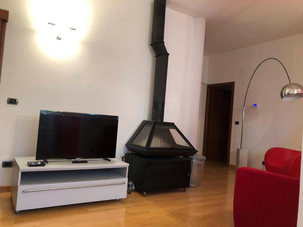 Appartamento A Casa Di Tamy Fabriano Exterior foto